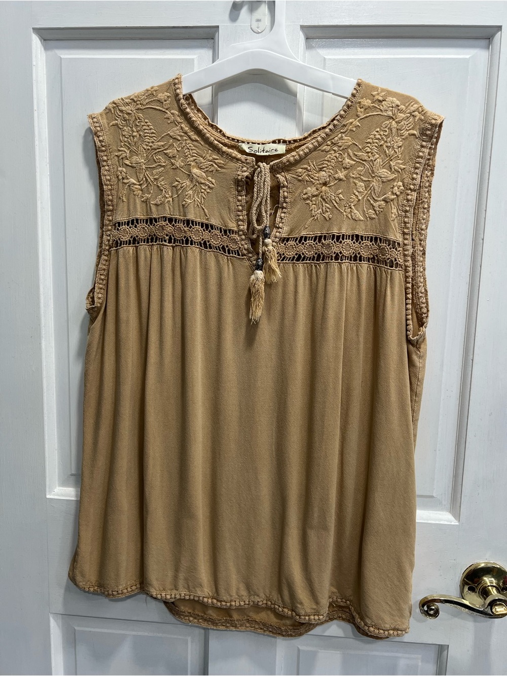 SOLITAIRE Embroidered Floral Bohemian Boho Camel Tank Top SIZE LARGE Pre Loved